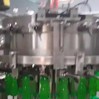 含汽碳酸飲料灌裝機 三合一灌裝機械設備 可灌水、碳酸飲料等
